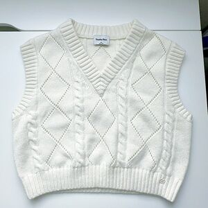 (BRAND NEW) Beautiful Aritzia Knit Vest in Whisper White